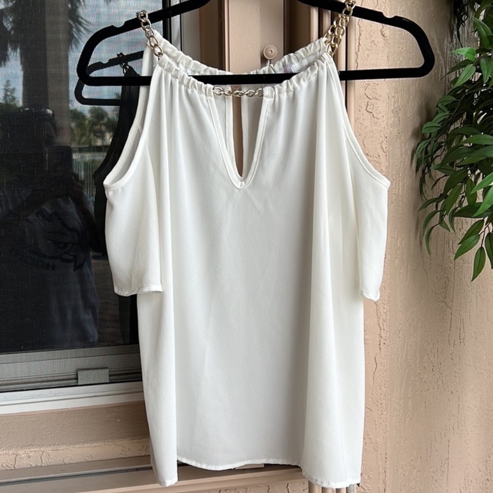 A’GACI Off White Cold Shoulder Chain Link Top